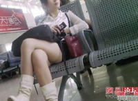 美女自愿被占便宜视频 火车里面硬卧的图片