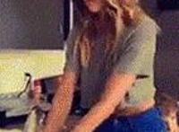 怎么样啪啪怕在能舒服性爱姿势gif动态图：春官图册三十六式床谱