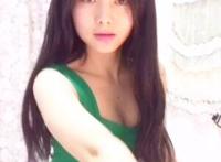 男朋友接吻总爱解我衣 男友吻我胸浑身酥麻 男人解开美女的胸衣动态图