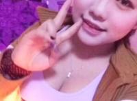 15岁女孩挂脖吊带内衣 女生穿小背心过程图片