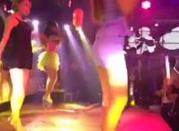 网络火热的张萌澄解压gif动态图 张萌橙黄瓜摩擦摩擦