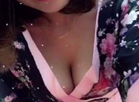 割人蛋图片大全gif：男人的蛋是圆的吗 女生手捏蛋蛋