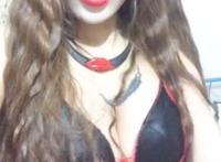 女模特被男友当众扒衣gif：裸模哺乳身体乳图片