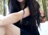 男人看美女的奶奶图片：美女的奶奶好喝吗