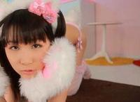 明星凹凸尴尬紧身裤 泳衣下水变透明的图片