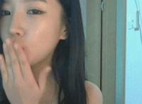 男主含着女主胸 男主喜欢揉女主胸部