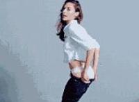 看美女脱裤衩视频 泡妞视频泡美人裸身