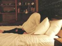 在男友家忍不住亲热 和男友睡觉前亲热过程