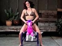 gei萝莉女儿温柔早安咬 小萝莉含着眼泪的图片