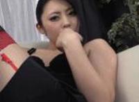 男生出现反应难不难受 女生坐在男生腿上GIF