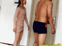 为啥女人夹不住尿裤子 美女走路憋不住尿裤子