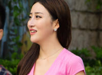 街拍vip 夏天美女露得清姑娘裙子太短了 