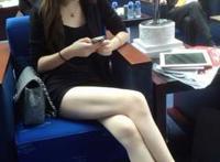 成都街拍大白腿图 夏天大白腿 高中大白腿 教室大白腿