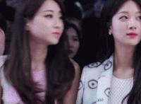 老板叉秘书阴间 叉女秘密书艳照gif：美女用震动棒刺激美女