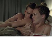 地铁情侣大尺度亲热 隔着衣服怎么能亲到胸 如何揉胸才能动情