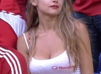 六年级女孩换衣服大全：小女孩后台换衣服视频gif