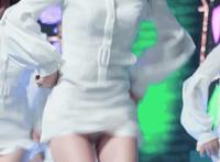 拉稀拉裤衩里图片 美女在游泳池拉稀 光阴小故事动态图