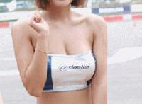 接吻时女生会湿内涵gif图片：美女舌头接吻图片