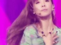 男女后插式操b动态图：服务员给我拿裤子 试衣间卖裤子女服务员