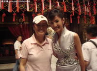 春妮走光露底图 刮台风走光图片