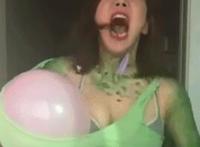 女性自慰方式夹腿图片 女性用品papa图片