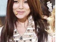 一男子全身赤裸摇头 明星全身赤裸被绑架