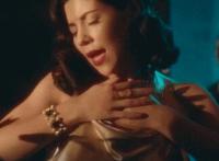 美女吃黄瓜销魂动态图 口交吃黄瓜动态图