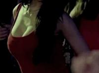 女人穿比基尼憋尿 电梯间没有憋住gif