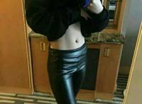 我穿一身皮裤好看吗 穿黑色弹性裤的女生