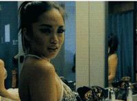 前后夹击动态gif：粗暴强上两男一女gif