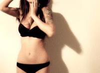 扒衣党图片全集：街头偷袭扒衣动态图