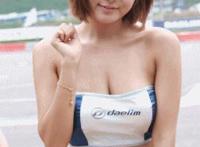 被裹在蜘蛛丝内部 美女被强制产卵图