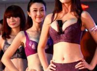 胸部能夹住手机的模特才是好模特