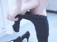 舌尖逗弄着花蕾 舌尖深入花瓣中间