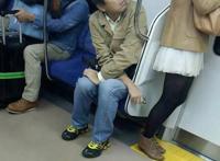 真实地跌猥琐男偷拍裙底现场