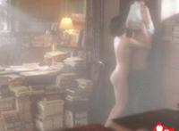 女摸男蛋蛋的动态图 男生蛋蛋被女踢