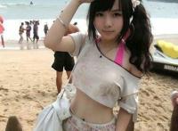 少女怕日手遮阴