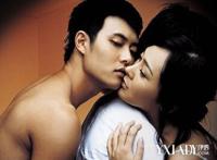 丈夫让妻子给别人弄