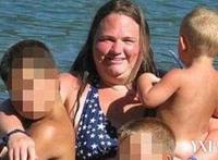 美国32岁少妇睡了儿子朋友