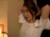 美女教你吃香蕉还吐奶 岛国教你吃香蕉动图