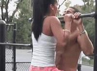 和班花啪啪动态图片：和班花在游泳池中