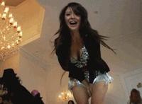 女生裆部为什么鼓鼓的 见黑毛柔术视频直播