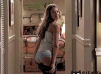 袁晓芸被前后夹击 绿帽哀歌全根没入gif动态图