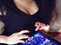 杨幂表情疼图片 杨幂享受的表情