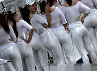 妹子们的臀部太紧了