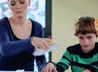 在公交上干班主任 我抱住班主任强吻了她 我和班主任系列