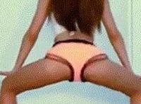 关于美女的作文 妖娆女人的描写 女人刚洗完澡的描写