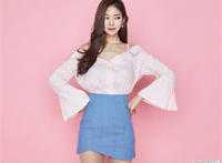 国外初一女生内衣爆照 高中艺考生发育成熟