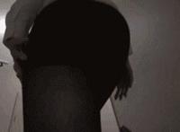 偷女生船袜故事动态图：偷拿女生船袜 射美女原味船袜