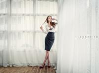 拥有丰满身材的极品性感大胸妹子写真